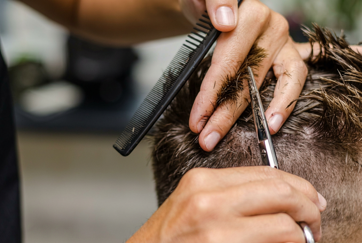 Barber mid-cut with clippers